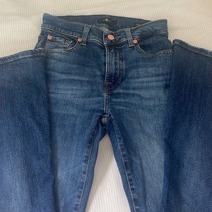 Beautiful wash, worn once, perfect amount of stretch, 7 jeans!!